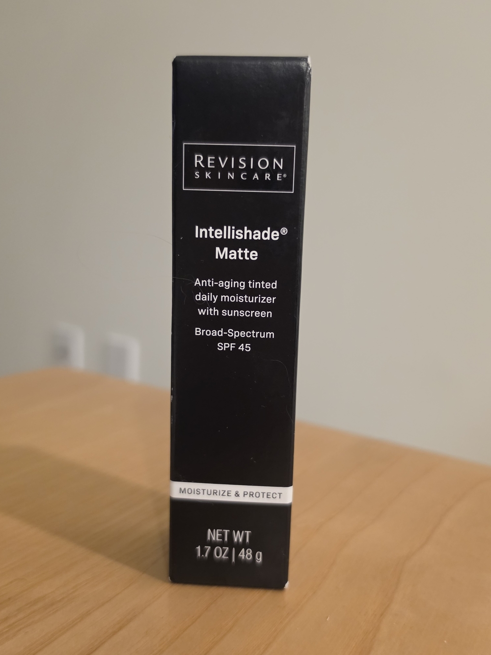 Intellishade Matte Tinted Moisturizer SPF 45 - Black